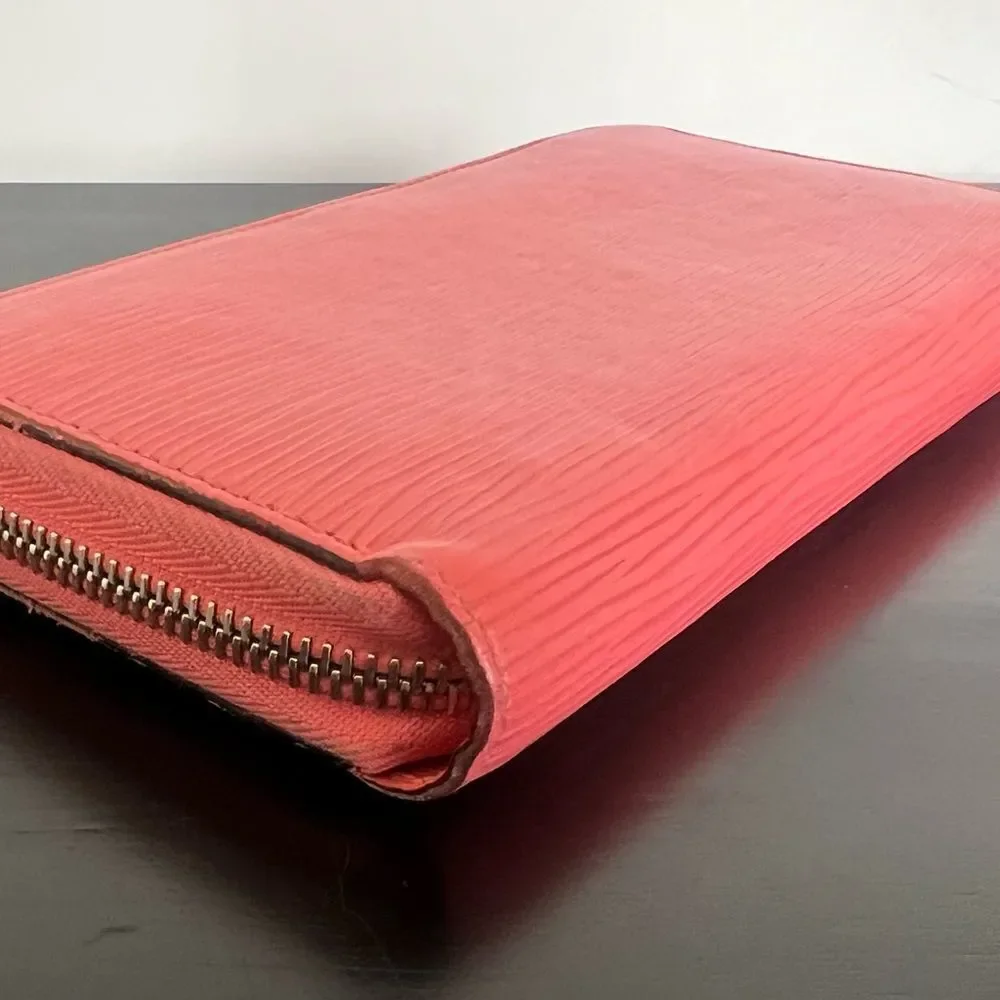 AUTH LOUIS VUITTON EPI WALLET- RARE COLOR!!!!!